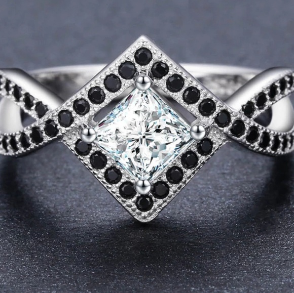 NWOT Cz Engagement Ring Size 7 - Picture 2 of 8